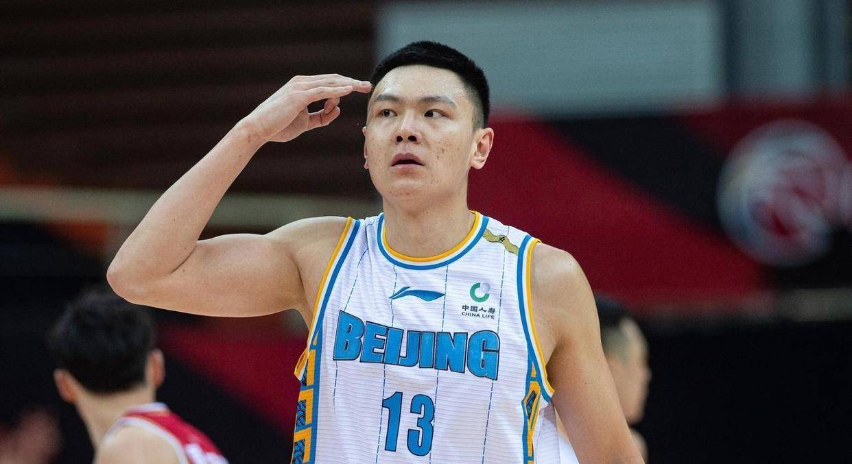 球队老将退役篮球生涯谢幕影响深远